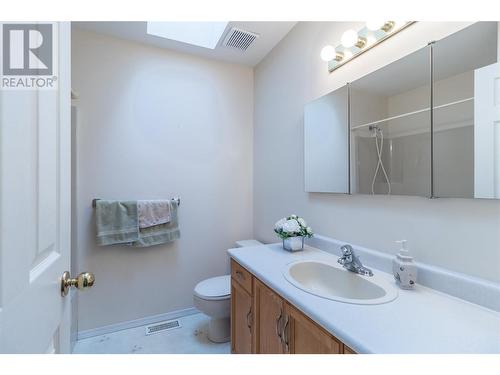 1053 Aldon Road, Kelowna, BC - Indoor Photo Showing Bathroom