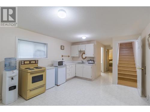 1053 Aldon Road, Kelowna, BC - Indoor Photo Showing Kitchen