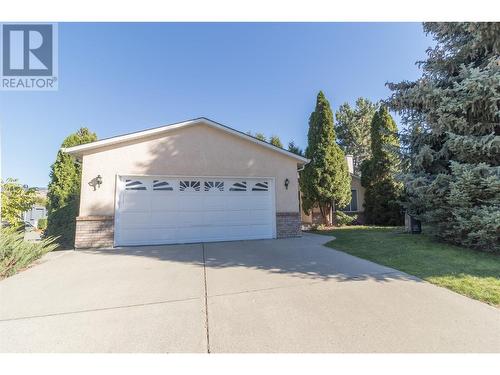 Extensive parking, park your RV and your boat! - 1053 Aldon Road, Kelowna, BC - Outdoor