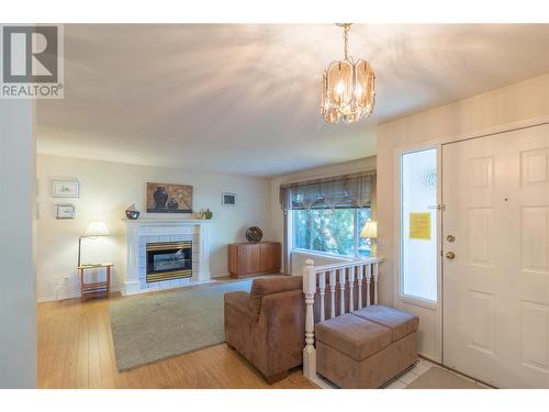 1053 Aldon Road, Kelowna, BC - Indoor Photo Showing Living Room With Fireplace