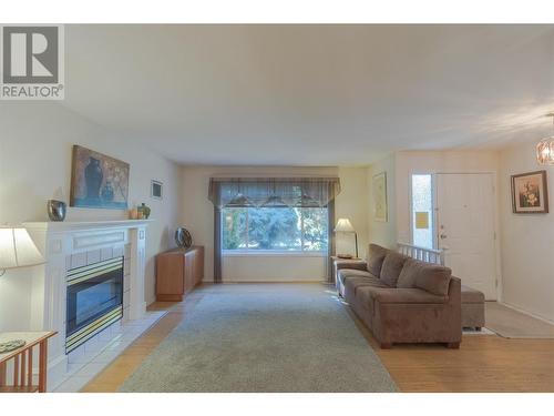 1053 Aldon Road, Kelowna, BC - Indoor Photo Showing Living Room With Fireplace