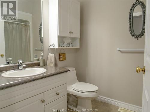 16 Oakgrove Lane North, Chatham, ON - Indoor Photo Showing Bathroom