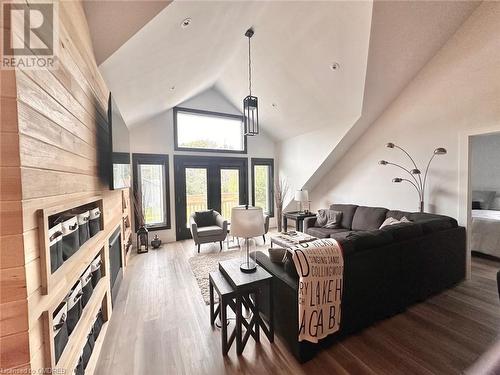 Living room with high vaulted ceiling and hardwood / wood-style flooring - 796363 Grey 19 Road, The Blue Mountains, ON - Indoor