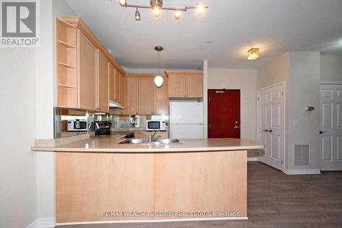 614 - 980 Yonge Street, Toronto, ON - Indoor Photo Showing Kitchen