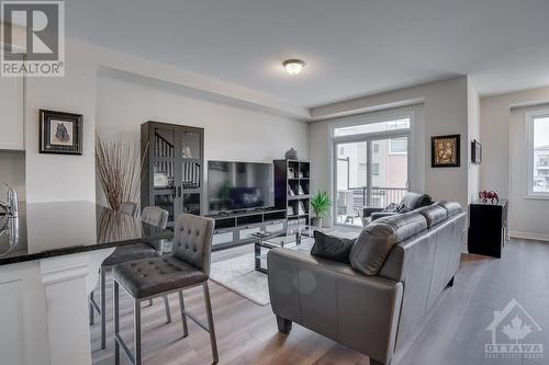 638 Makwa Private, Ottawa, ON - Indoor Photo Showing Living Room