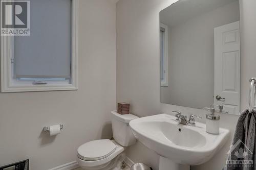 638 Makwa Private, Ottawa, ON - Indoor Photo Showing Bathroom