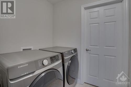 638 Makwa Private, Ottawa, ON - Indoor Photo Showing Laundry Room