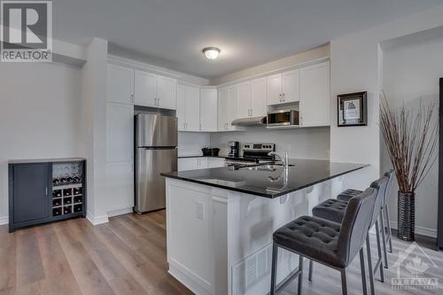 638 Makwa Private, Ottawa, ON - Indoor Photo Showing Kitchen