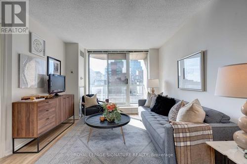 901 - 311 Richmond Street E, Toronto, ON - Indoor Photo Showing Living Room