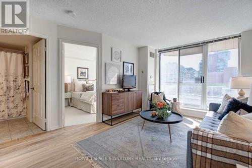 901 - 311 Richmond Street E, Toronto, ON - Indoor Photo Showing Living Room