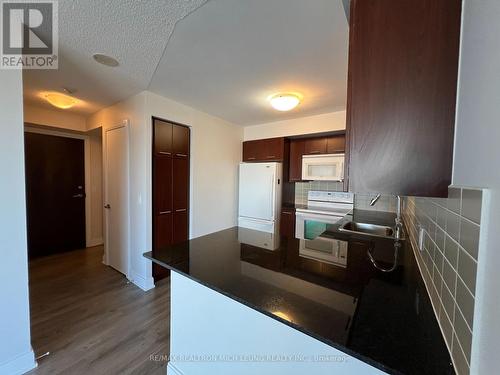 1109 - 125 Village Green Square, Toronto, ON - Indoor Photo Showing Kitchen