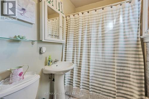 195 Phyllis Avenue, Toronto, ON - Indoor Photo Showing Bathroom