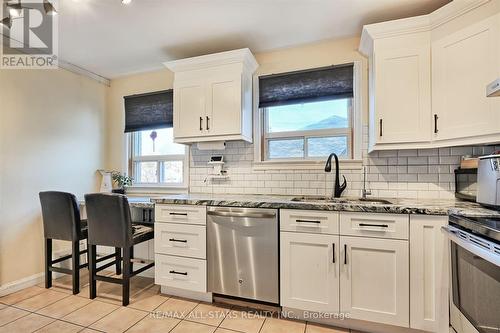 195 Phyllis Avenue, Toronto, ON - Indoor Photo Showing Kitchen With Upgraded Kitchen