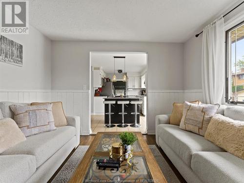 12169 St. Thomas, Tecumseh, ON - Indoor Photo Showing Living Room