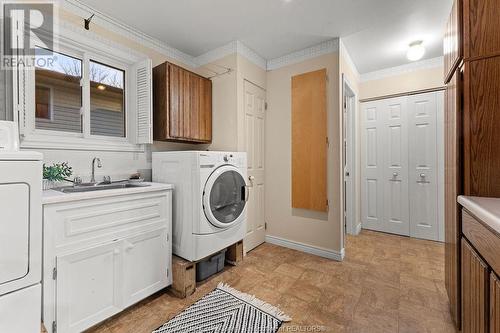 12732 Clarice Avenue, Tecumseh, ON - Indoor Photo Showing Laundry Room