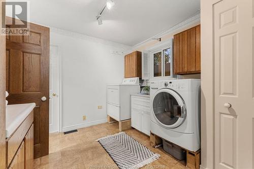 12732 Clarice Avenue, Tecumseh, ON - Indoor Photo Showing Laundry Room