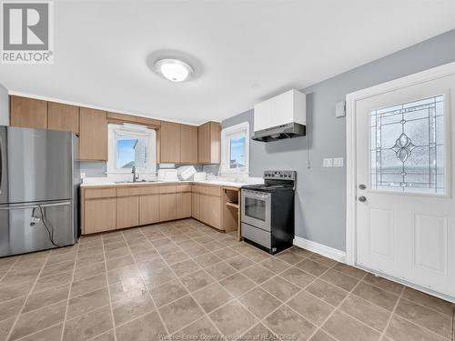 6424 Tecumseh, Windsor, ON - Indoor Photo Showing Kitchen