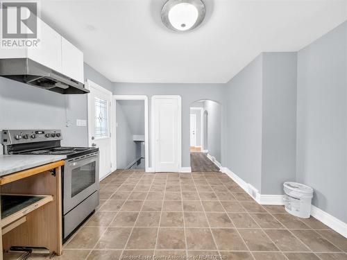 6424 Tecumseh, Windsor, ON - Indoor Photo Showing Kitchen