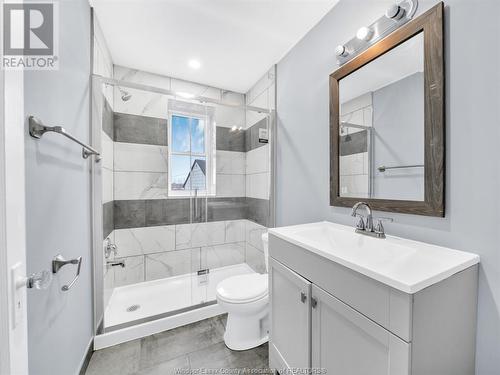 6424 Tecumseh, Windsor, ON - Indoor Photo Showing Bathroom