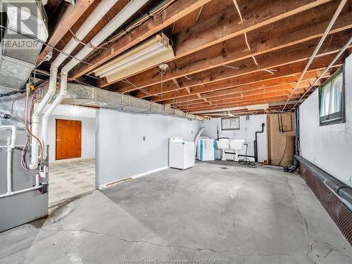 6424 Tecumseh, Windsor, ON - Indoor Photo Showing Basement