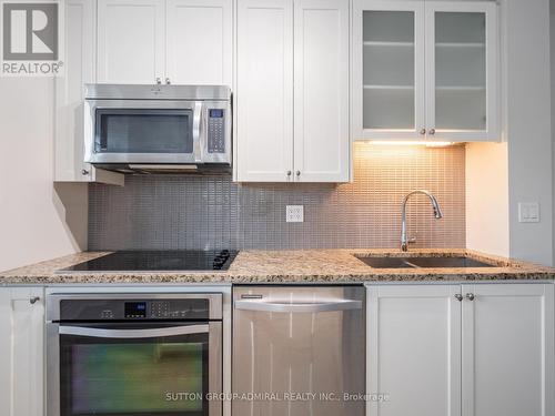 101B - 9090 Yonge Street, Richmond Hill, ON - Indoor Photo Showing Kitchen With Double Sink With Upgraded Kitchen