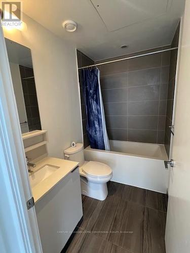 5701 - 898 Portage Parkway N, Vaughan, ON - Indoor Photo Showing Bathroom