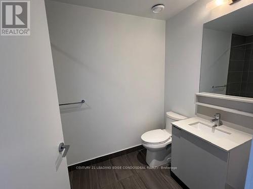 5701 - 898 Portage Parkway N, Vaughan, ON - Indoor Photo Showing Bathroom