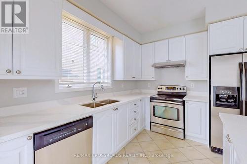 60 Ken Laushway Avenue, Whitchurch-Stouffville, ON - Indoor Photo Showing Kitchen With Double Sink