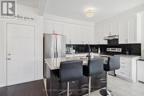 1001 Barton Way, Innisfil, ON - Indoor Photo Showing Kitchen