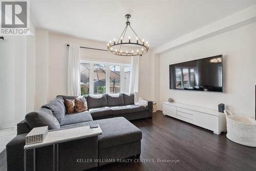 1001 Barton Way, Innisfil, ON - Indoor Photo Showing Living Room