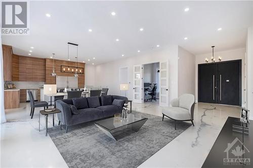 635 Ballycastle Crescent, Ottawa, ON - Indoor Photo Showing Living Room