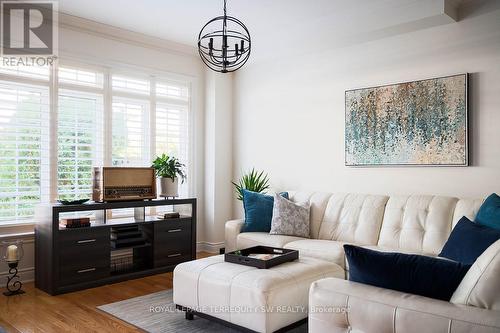 416 Terry Carter Crescent, Newmarket, ON - Indoor Photo Showing Living Room