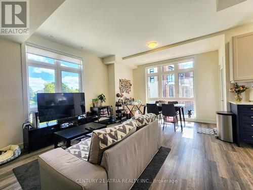 3 - 1 Bond Crescent, Richmond Hill, ON - Indoor Photo Showing Living Room