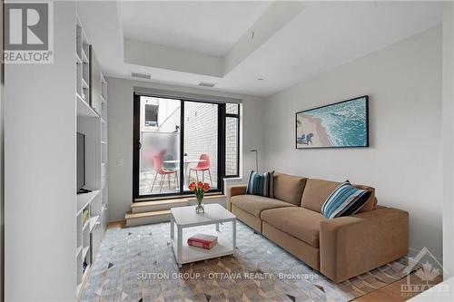 216 - 60 Springhusrt Avenue, Ottawa, ON - Indoor Photo Showing Living Room