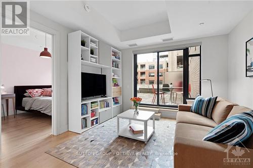 216 - 60 Springhusrt Avenue, Ottawa, ON - Indoor Photo Showing Living Room