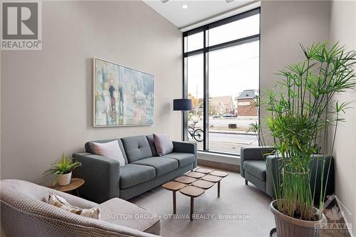 216 - 60 Springhusrt Avenue, Ottawa, ON - Indoor Photo Showing Living Room