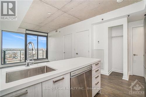 1805 - 203 Catherine Street, Ottawa, ON - Indoor Photo Showing Kitchen