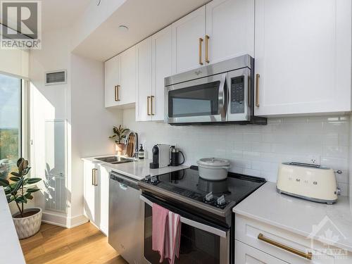 485 Richmond Road Unit#1010, Ottawa, ON - Indoor Photo Showing Kitchen With Double Sink With Upgraded Kitchen