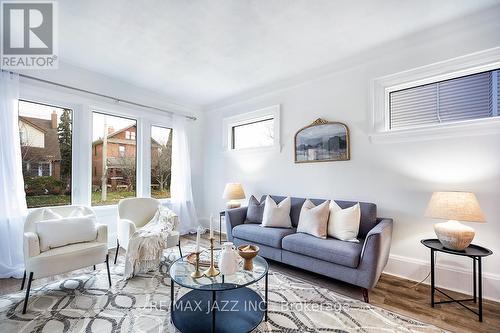 295 Athol Street E, Oshawa (Central), ON - Indoor Photo Showing Living Room