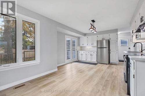 565 Elm Street, St. Thomas, ON - Indoor Photo Showing Kitchen