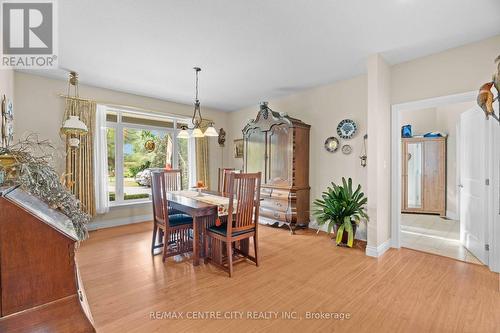 7094 Walkers Drive, Strathroy-Caradoc, ON - Indoor Photo Showing Dining Room