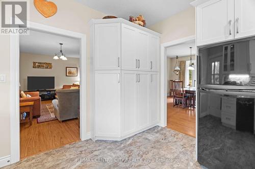 7094 Walkers Drive, Strathroy-Caradoc, ON - Indoor Photo Showing Other Room