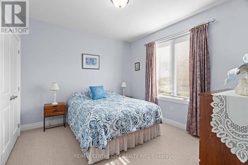 7094 Walkers Drive, Strathroy-Caradoc, ON - Indoor Photo Showing Bedroom