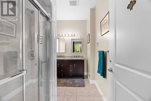 7094 Walkers Drive, Strathroy-Caradoc, ON - Indoor Photo Showing Bathroom