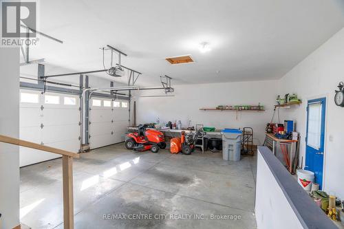 7094 Walkers Drive, Strathroy-Caradoc, ON - Indoor Photo Showing Garage