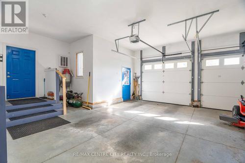 7094 Walkers Drive, Strathroy-Caradoc, ON - Indoor Photo Showing Garage