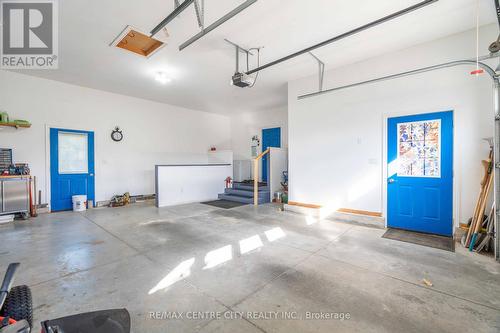 7094 Walkers Drive, Strathroy-Caradoc, ON - Indoor Photo Showing Garage