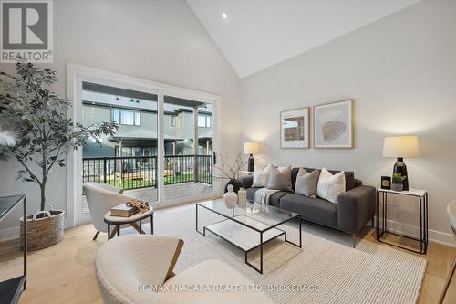 10 - 41 Ivy Crescent, Thorold (558 - Confederation Heights), ON - Indoor Photo Showing Living Room