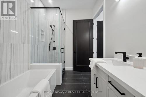 10 - 41 Ivy Crescent, Thorold (558 - Confederation Heights), ON - Indoor Photo Showing Bathroom