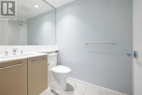 2508 6700 Dunblane Avenue, Burnaby, BC - Indoor Photo Showing Bathroom